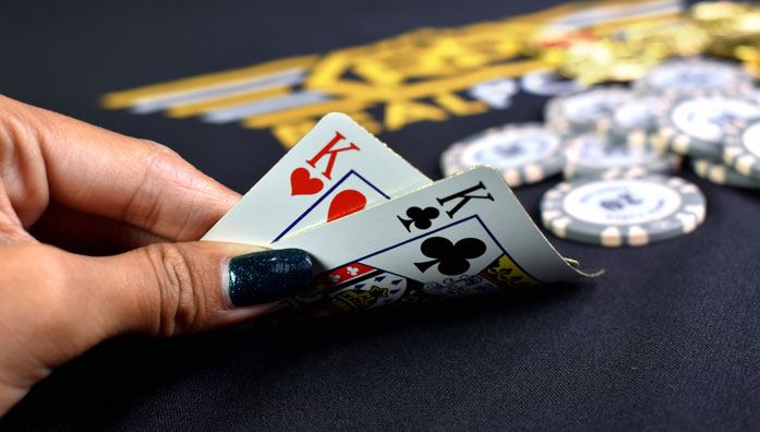 Poker Showdown/Mucking: The Ultimate Guide