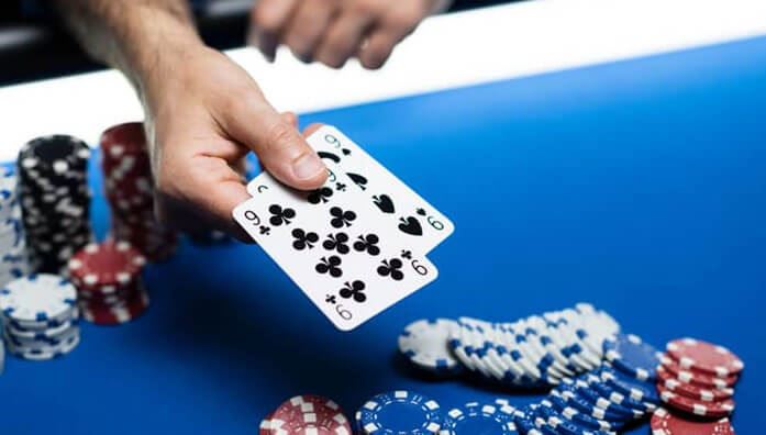 Hand first in showdown poker