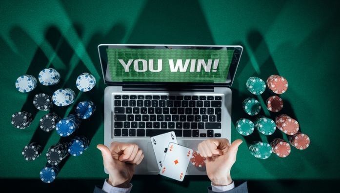 play online poker tournaments